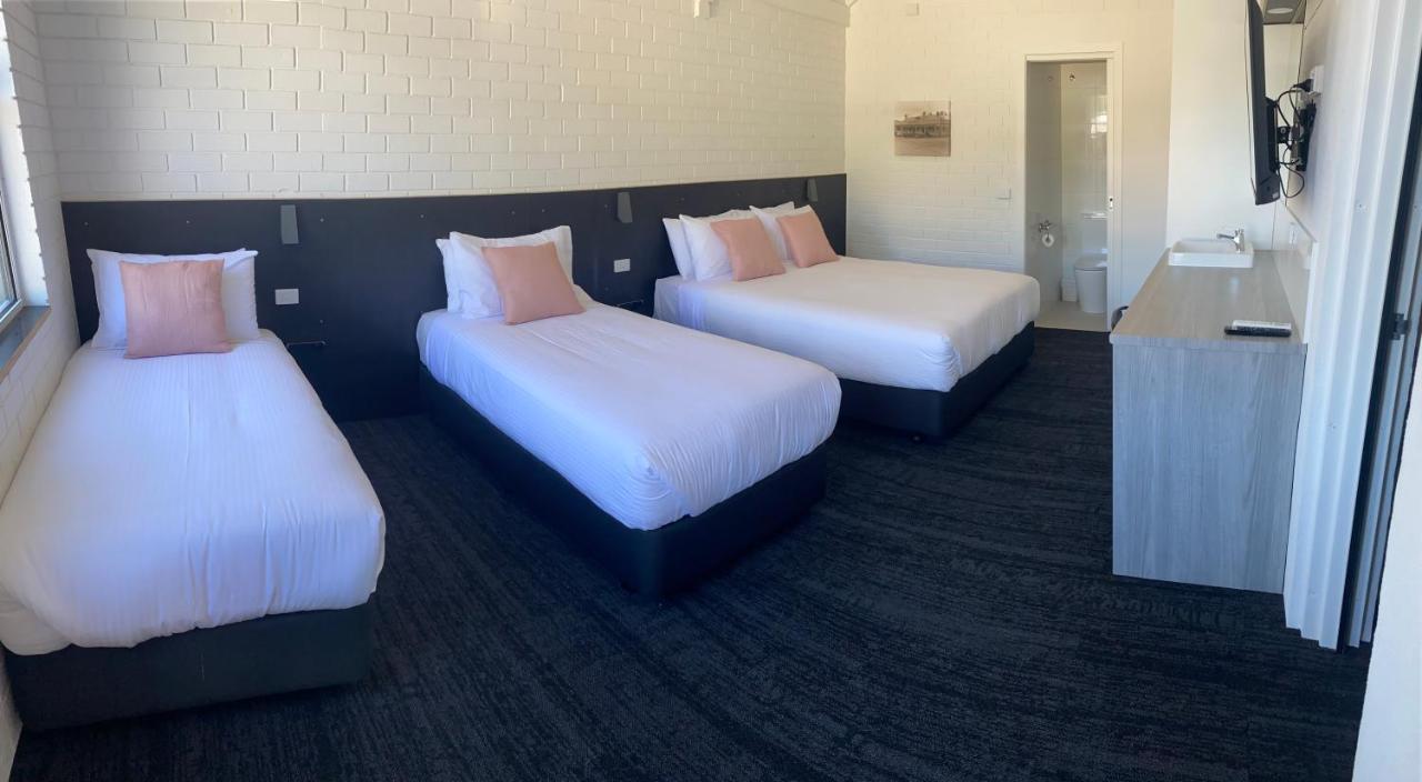 Railway Motel Myrtleford Esterno foto